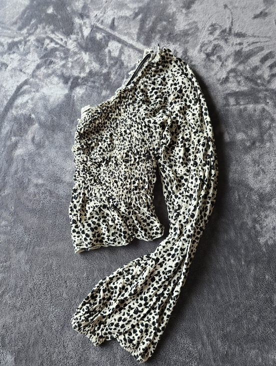 Urban Outfitters Tops - Urban Outfitters Croppee Leopard Print Smocked Top Size Medium